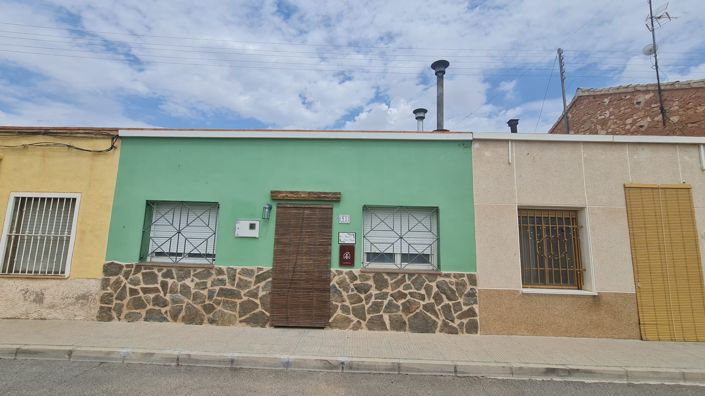 Image No.1-3 Bed Townhouse for sale