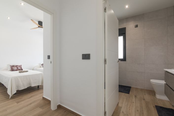 Image No.21-3 Bed Property for sale