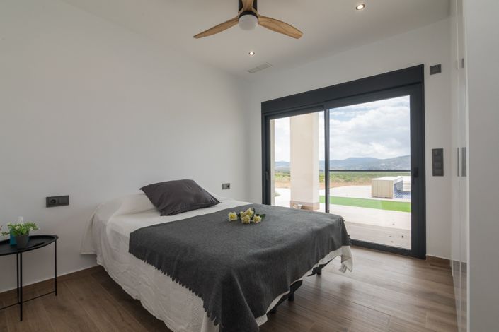 Image No.26-3 Bed Property for sale