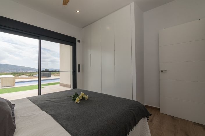 Image No.27-3 Bed Property for sale