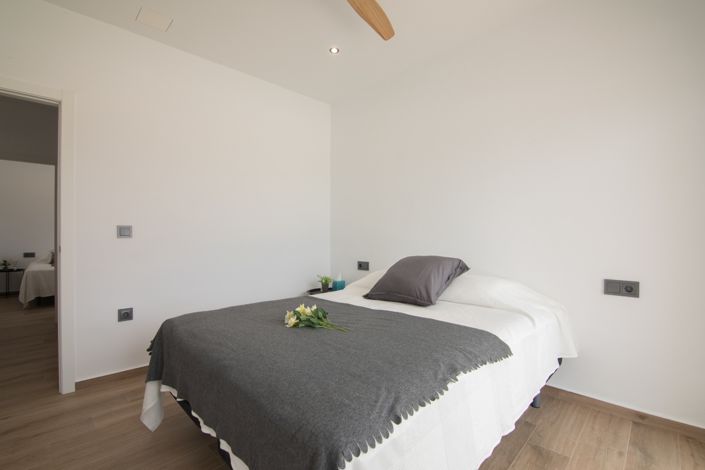 Image No.28-3 Bed Property for sale