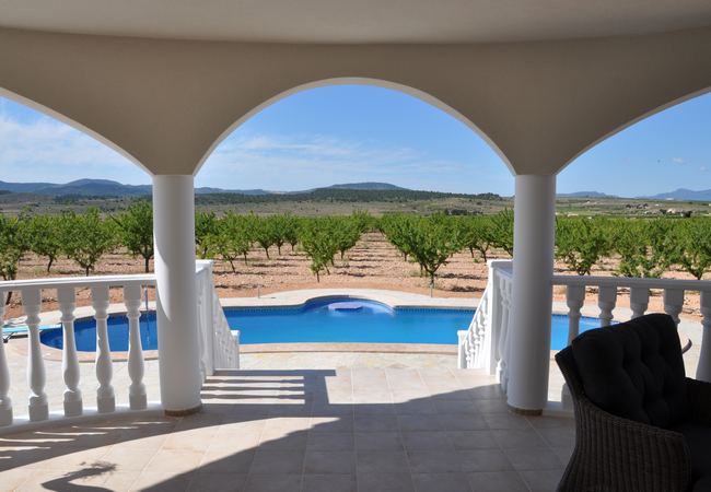 Image No.1-4 Bed Property for sale