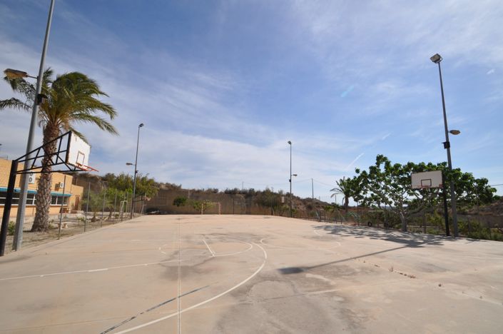 Image No.4-4 Bed Commercial for sale