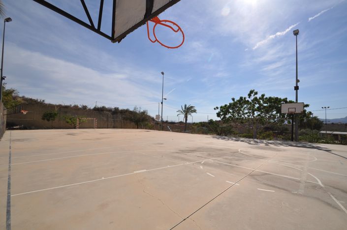 Image No.40-4 Bed Commercial for sale