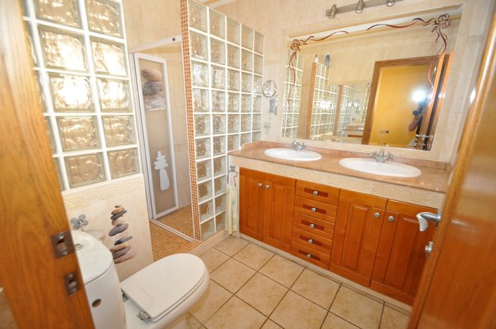 Image No.32-5 Bed Villa for sale