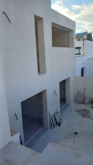 Image No.17-4 Bed Property for sale