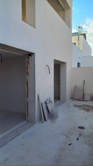 Image No.19-4 Bed Property for sale