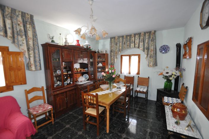 Image No.10-9 Bed Country House for sale