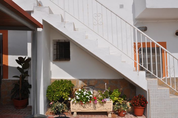 Image No.2-9 Bed Country House for sale