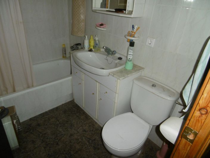 Image No.8-3 Bed House for sale