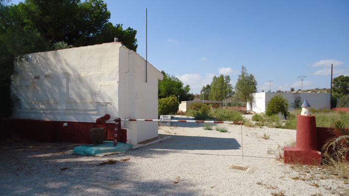 Image No.10-8 Bed Commercial for sale