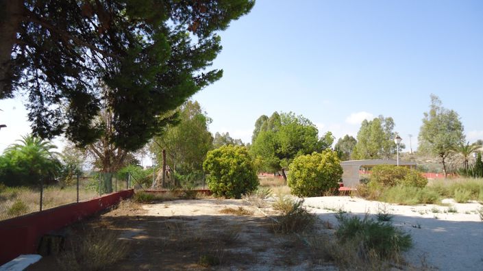 Image No.13-8 Bed Commercial for sale