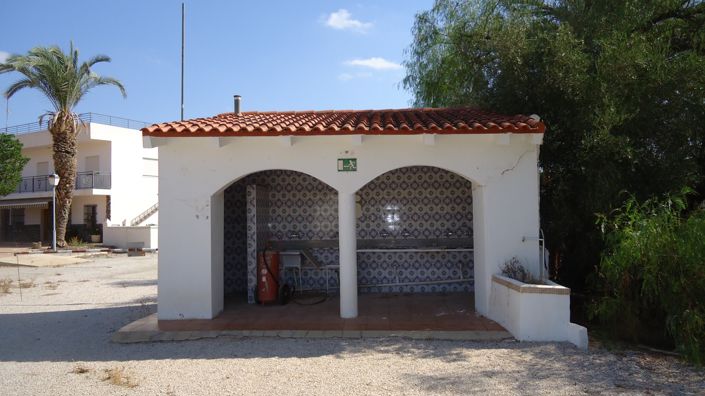 Image No.14-8 Bed Commercial for sale