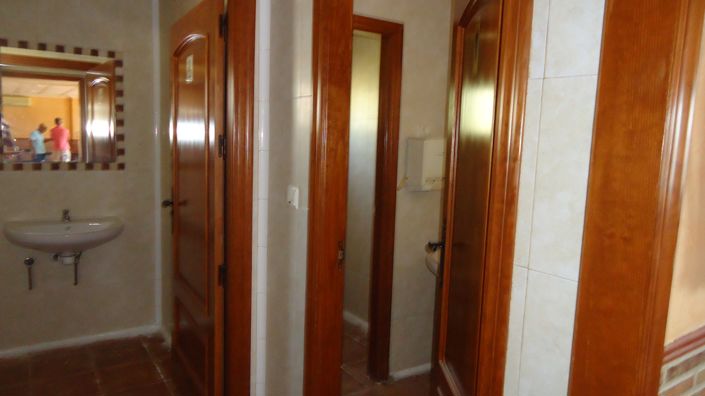 Image No.46-8 Bed Commercial for sale