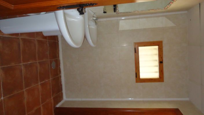 Image No.47-8 Bed Commercial for sale