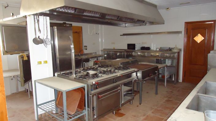 Image No.6-8 Bed Commercial for sale