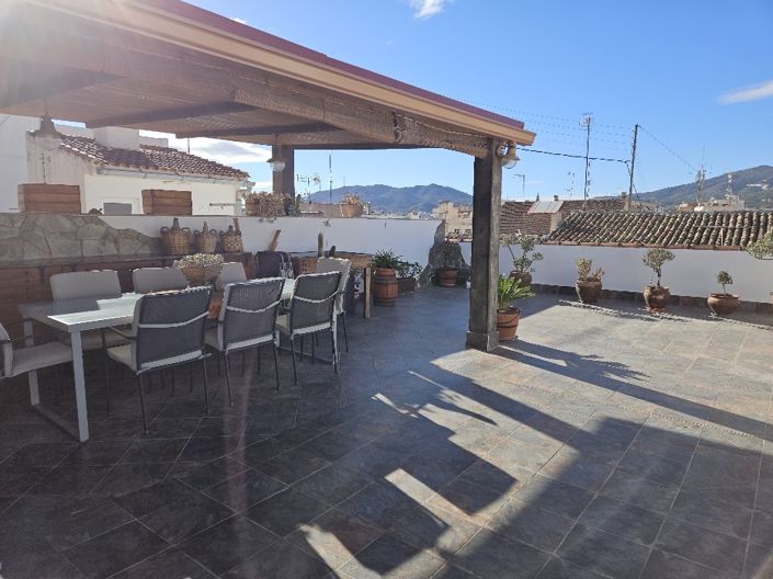 Image No.1-4 Bed Townhouse for sale