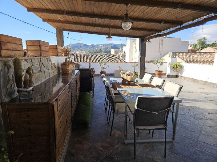 Image No.23-4 Bed Townhouse for sale