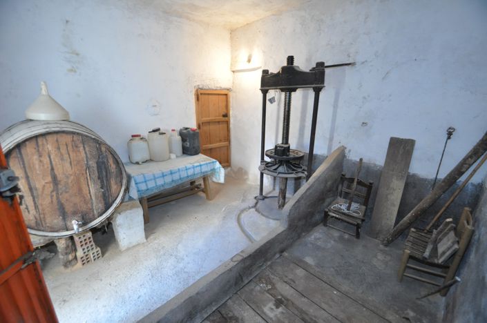 Image No.8-2 Bed Country House for sale