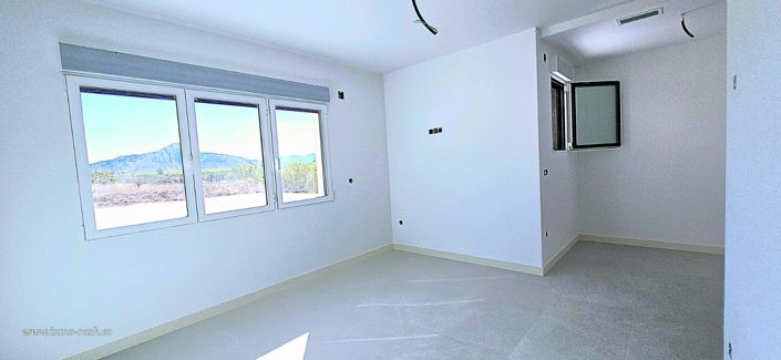 Image No.28-3 Bed Villa for sale