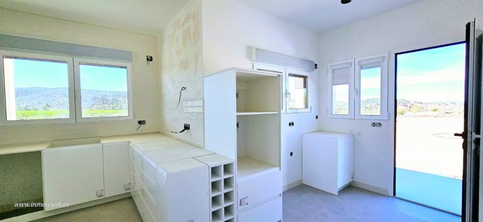 Image No.34-3 Bed Villa for sale