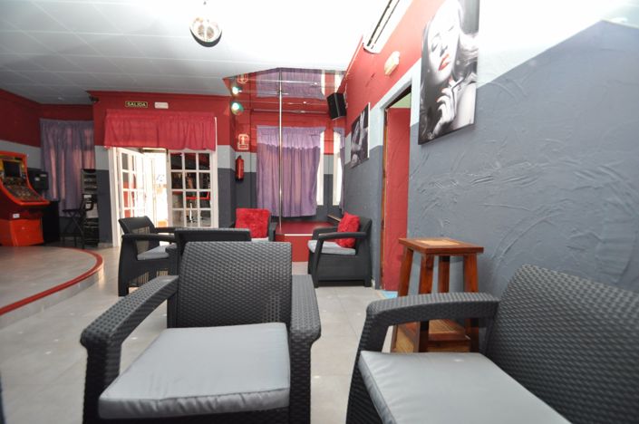 Image No.17-3 Bed Commercial for sale