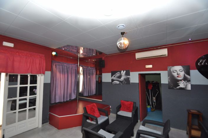 Image No.18-3 Bed Commercial for sale