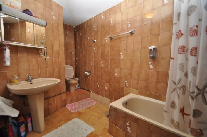 Image No.33-3 Bed Commercial for sale