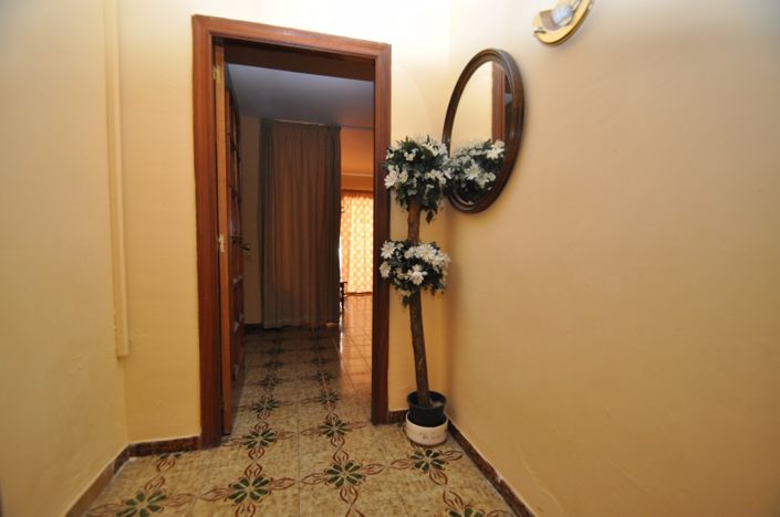 Image No.42-3 Bed Commercial for sale