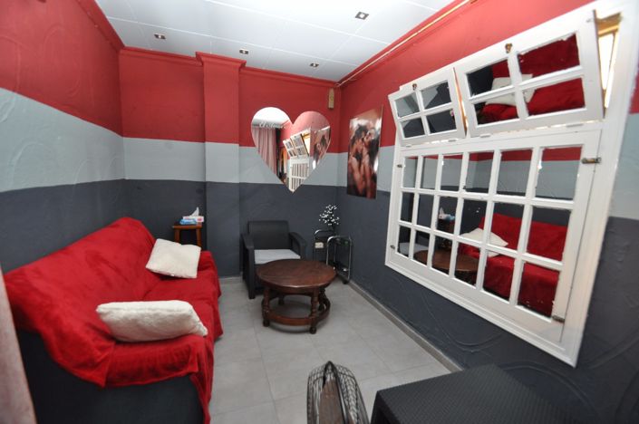 Image No.6-3 Bed Commercial for sale