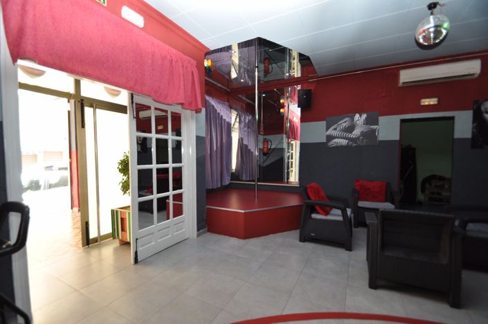 Image No.8-3 Bed Commercial for sale