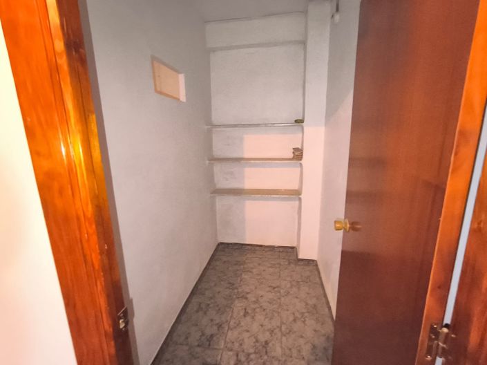 Image No.14-6 Bed Townhouse for sale