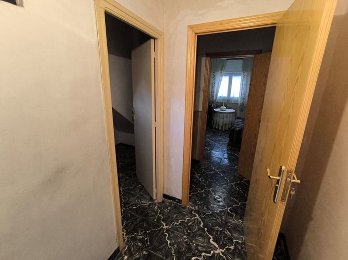 Image No.15-6 Bed Townhouse for sale