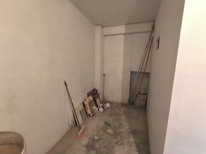 Image No.16-6 Bed Townhouse for sale