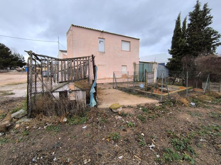 Image No.2-6 Bed Townhouse for sale