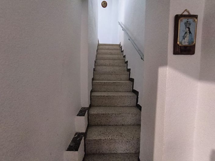 Image No.20-6 Bed Townhouse for sale