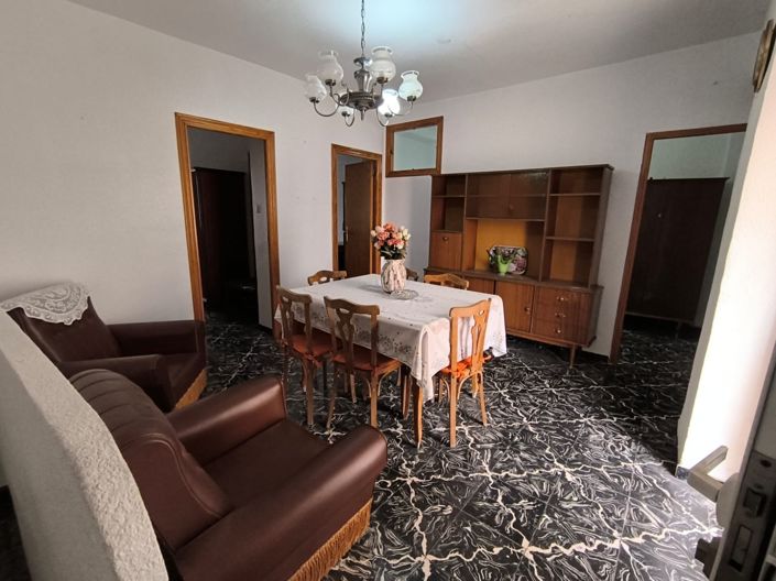 Image No.21-6 Bed Townhouse for sale