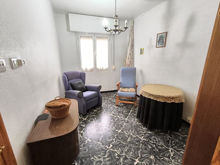 Image No.22-6 Bed Townhouse for sale