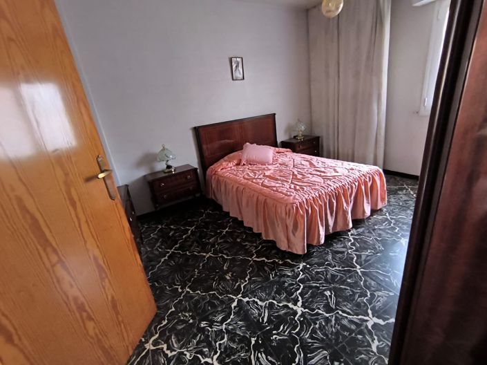 Image No.23-6 Bed Townhouse for sale