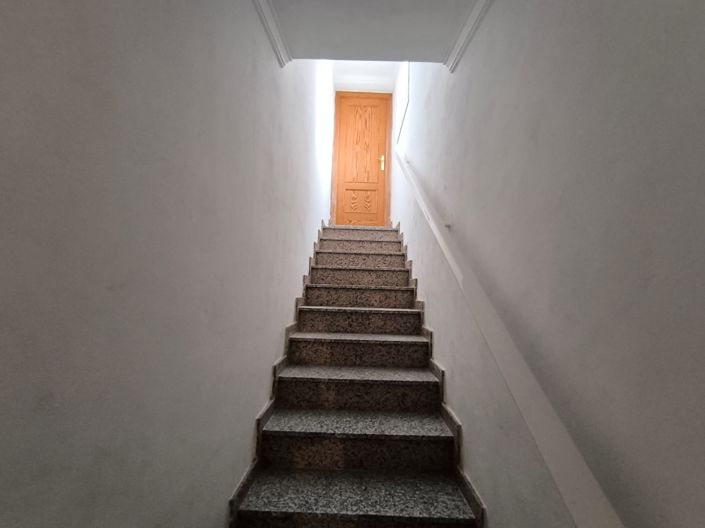 Image No.24-6 Bed Townhouse for sale