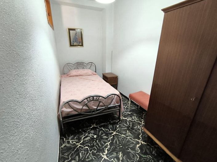 Image No.25-6 Bed Townhouse for sale