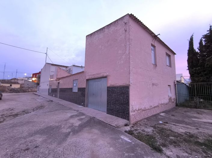 Image No.7-6 Bed Townhouse for sale