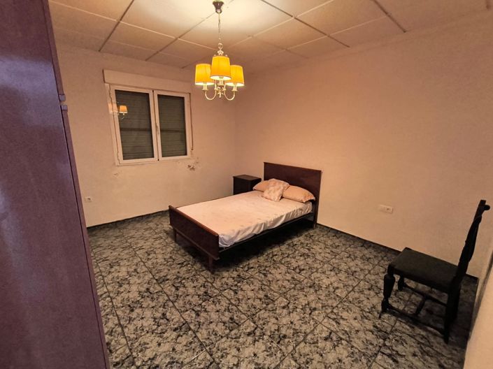 Image No.8-6 Bed Townhouse for sale