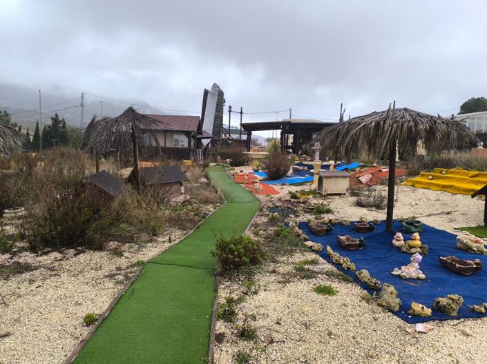 Image No.12-3 Bed Commercial for sale