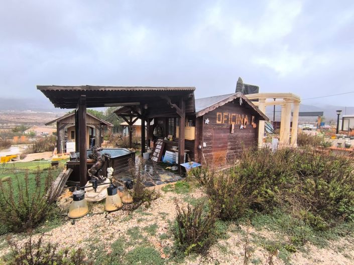 Image No.25-3 Bed Commercial for sale