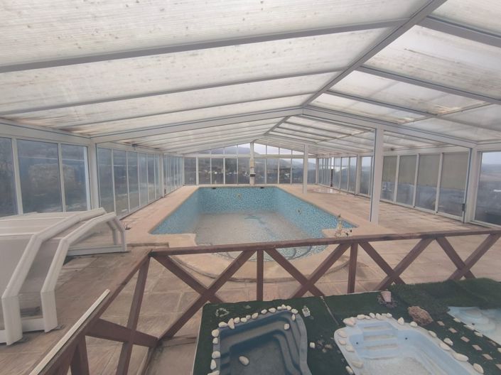 Image No.4-3 Bed Commercial for sale