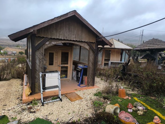 Image No.5-3 Bed Commercial for sale