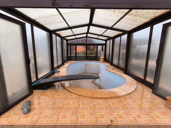 Image No.8-3 Bed Commercial for sale