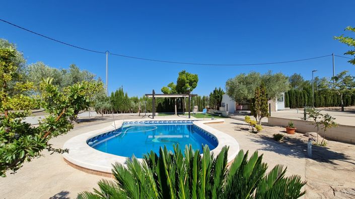 Image No.1-5 Bed Villa for sale