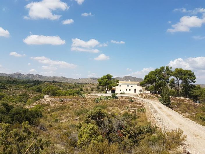 Image No.1-8 Bed Country House for sale